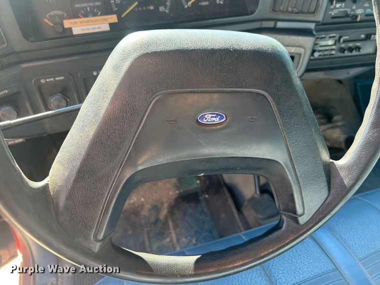 image for item KC9815 1988 Ford F250  flatbed pickup truck