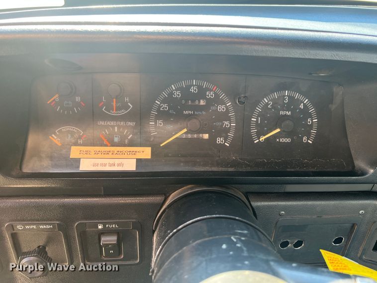 image for item KC9815 1988 Ford F250  flatbed pickup truck