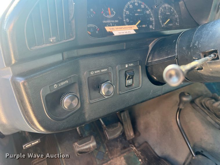 image for item KC9815 1988 Ford F250  flatbed pickup truck