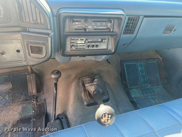 image for item KC9815 1988 Ford F250  flatbed pickup truck