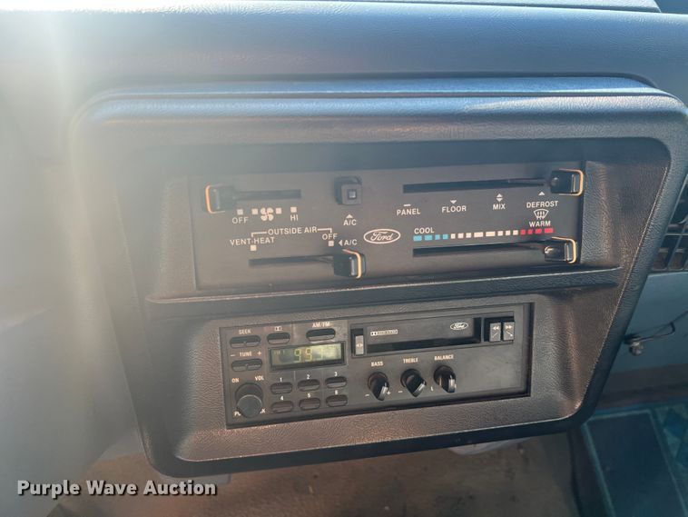 image for item KC9815 1988 Ford F250  flatbed pickup truck