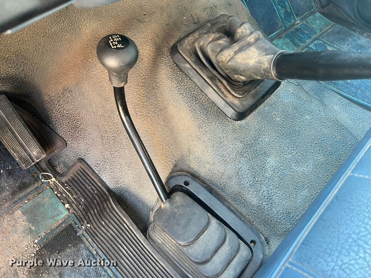 image for item KC9815 1988 Ford F250  flatbed pickup truck