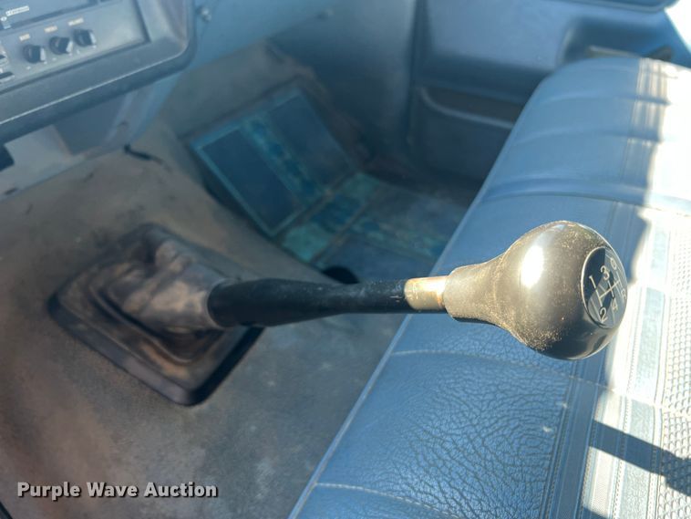 image for item KC9815 1988 Ford F250  flatbed pickup truck