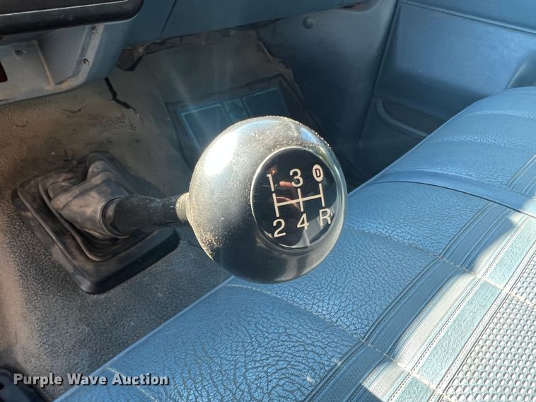 image for item KC9815 1988 Ford F250  flatbed pickup truck