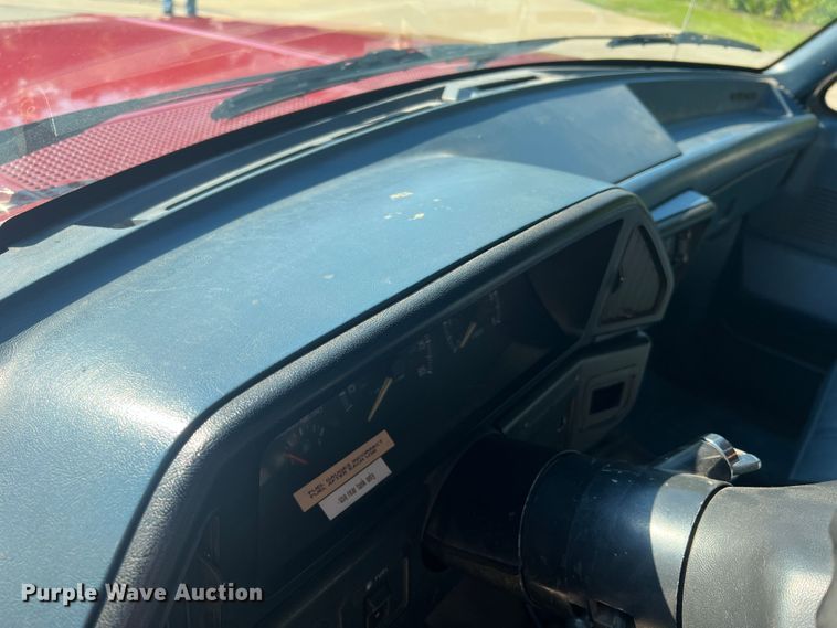 image for item KC9815 1988 Ford F250  flatbed pickup truck