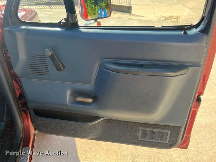 image for item KC9815 1988 Ford F250  flatbed pickup truck