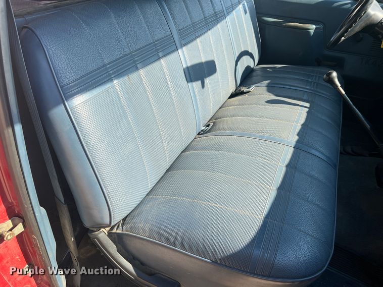 image for item KC9815 1988 Ford F250  flatbed pickup truck