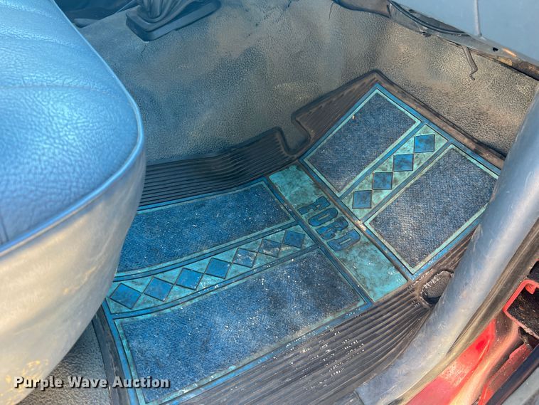 image for item KC9815 1988 Ford F250  flatbed pickup truck