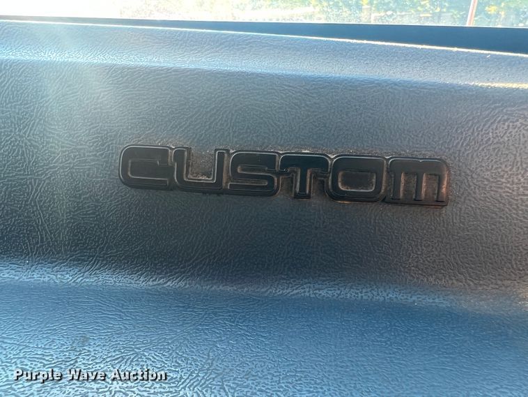 image for item KC9815 1988 Ford F250  flatbed pickup truck