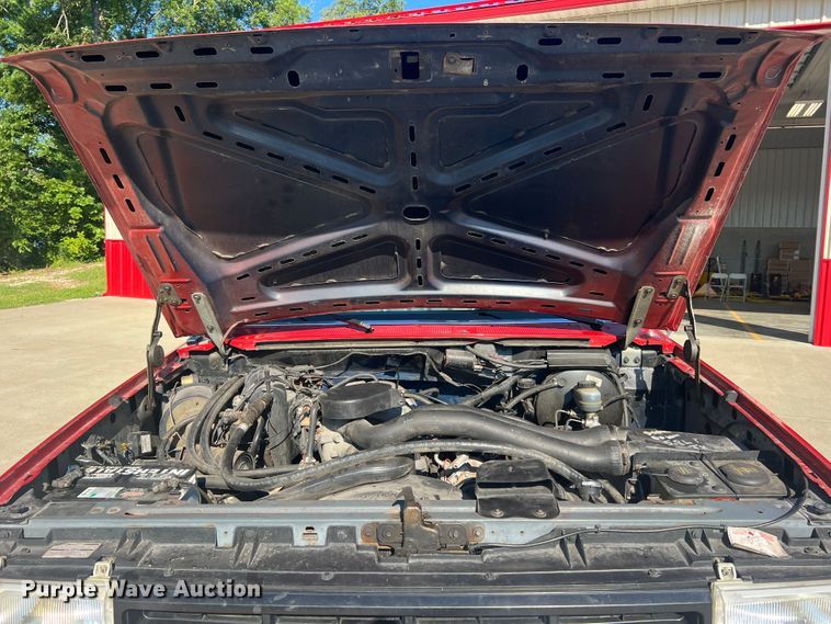 image for item KC9815 1988 Ford F250  flatbed pickup truck