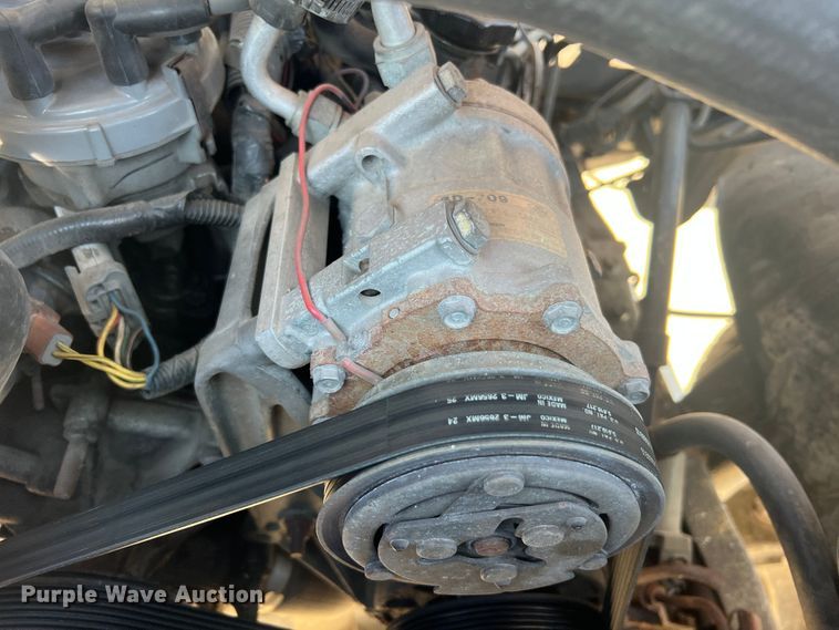 image for item KC9815 1988 Ford F250  flatbed pickup truck