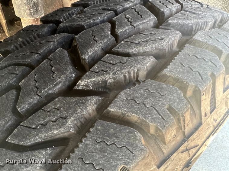 image for item KC9815 1988 Ford F250  flatbed pickup truck