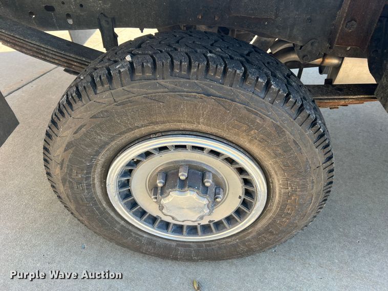 image for item KC9815 1988 Ford F250  flatbed pickup truck