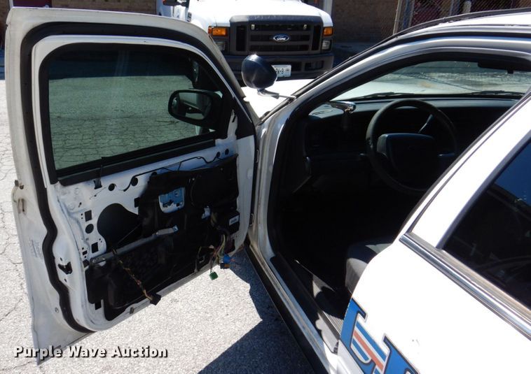 image for item KF9579 2007 Ford Crown Victoria Police Interceptor
