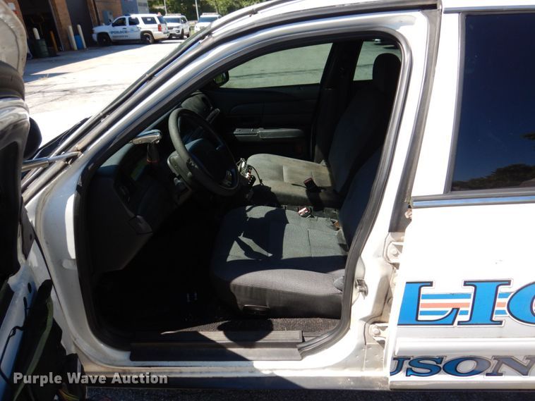 image for item KF9579 2007 Ford Crown Victoria Police Interceptor