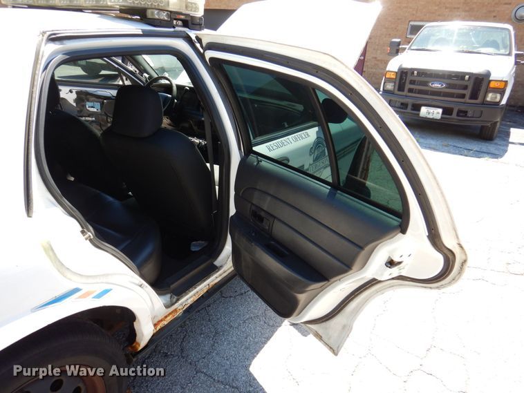 image for item KF9579 2007 Ford Crown Victoria Police Interceptor