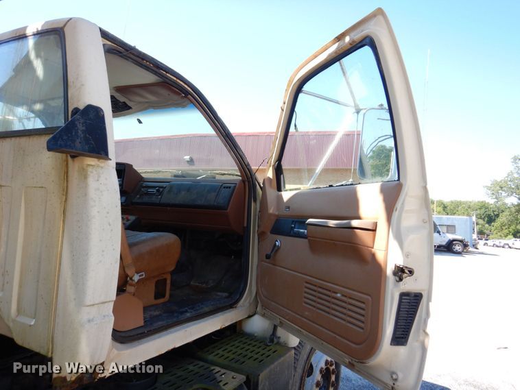 image for item KF9584 1992 GMC TopKick  dump truck