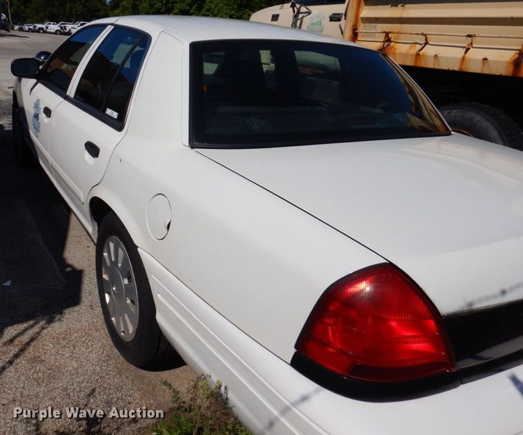 image for item KF9585 2006 Ford Crown Victoria Police Interceptor