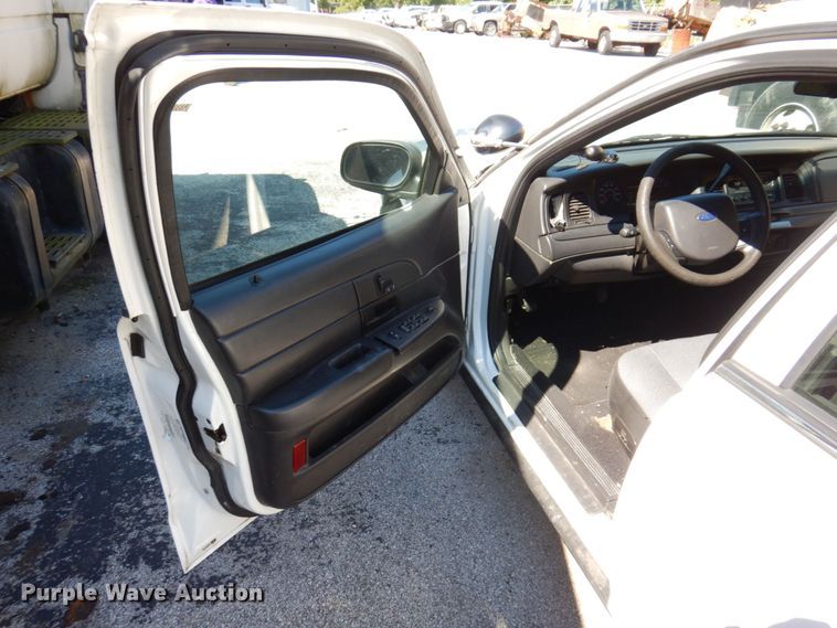 image for item KF9585 2006 Ford Crown Victoria Police Interceptor