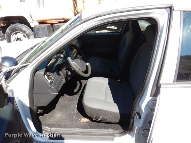 image for item KF9585 2006 Ford Crown Victoria Police Interceptor
