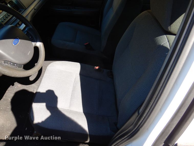 image for item KF9585 2006 Ford Crown Victoria Police Interceptor