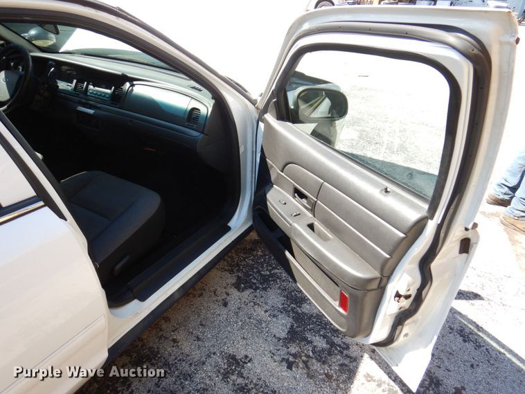 image for item KF9585 2006 Ford Crown Victoria Police Interceptor