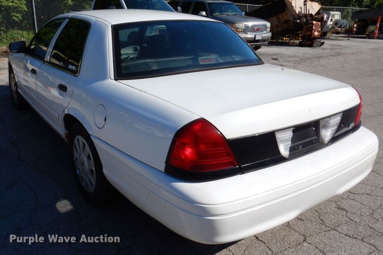 image for item KF9586 2010 Ford Crown Victoria Police Interceptor