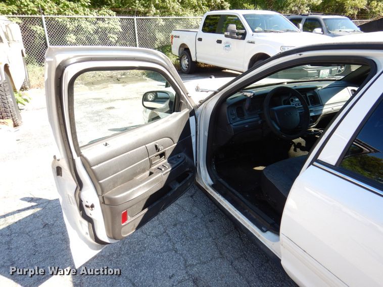 image for item KF9586 2010 Ford Crown Victoria Police Interceptor