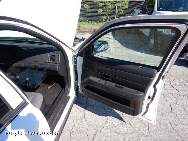 image for item KF9586 2010 Ford Crown Victoria Police Interceptor