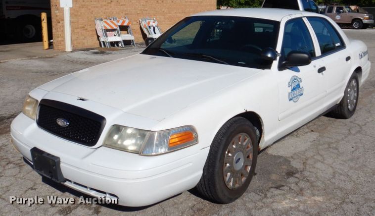 image for item KF9587 2004 Ford Crown Victoria Police Interceptor