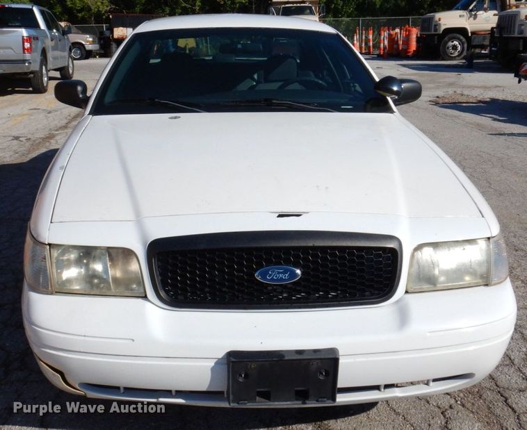 image for item KF9587 2004 Ford Crown Victoria Police Interceptor