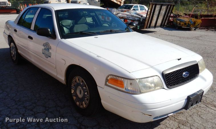 image for item KF9587 2004 Ford Crown Victoria Police Interceptor