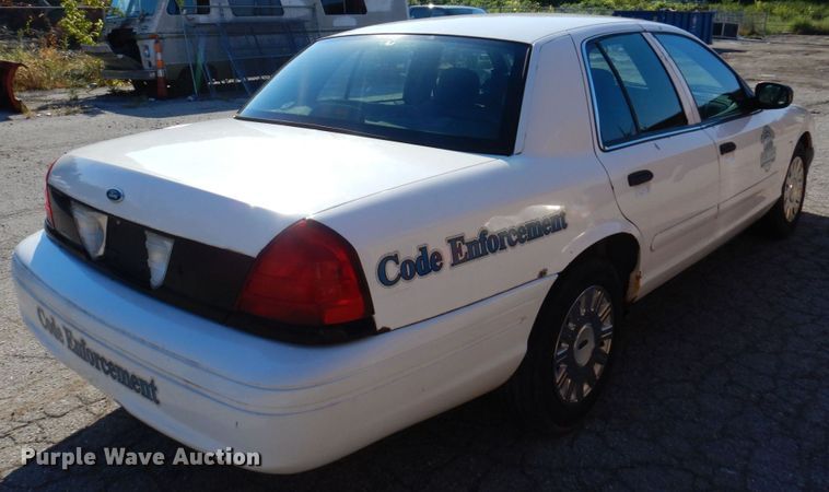 image for item KF9587 2004 Ford Crown Victoria Police Interceptor