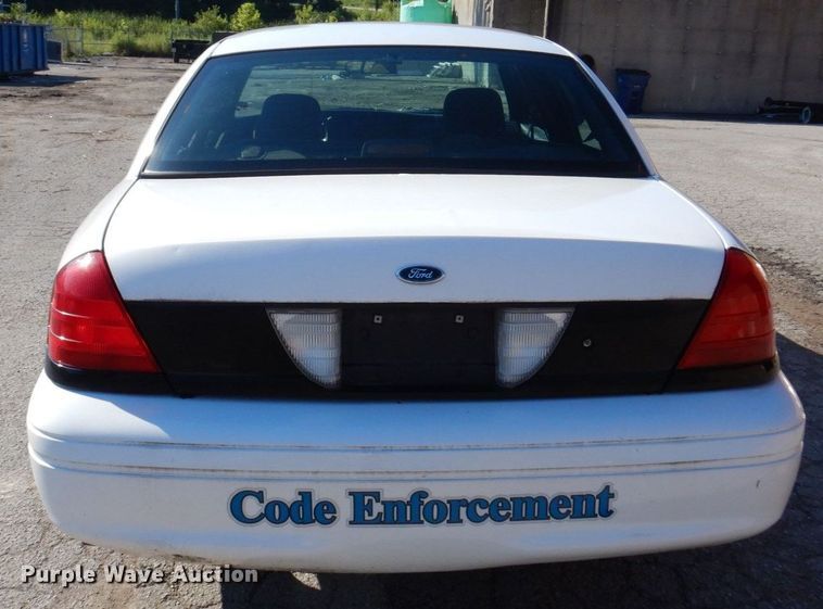 image for item KF9587 2004 Ford Crown Victoria Police Interceptor