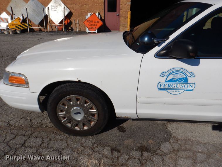 image for item KF9587 2004 Ford Crown Victoria Police Interceptor