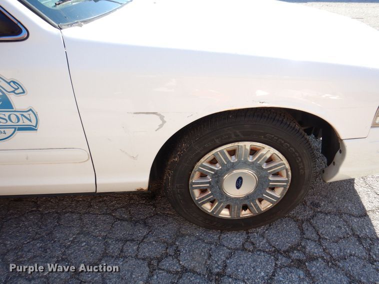 image for item KF9587 2004 Ford Crown Victoria Police Interceptor