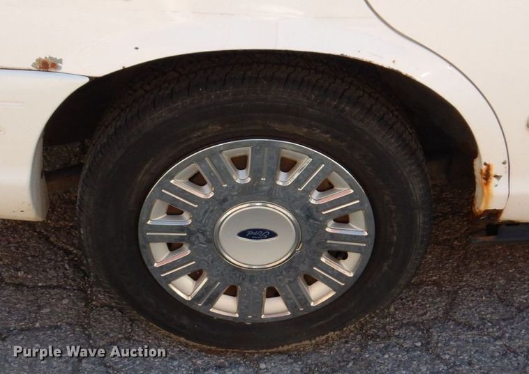 image for item KF9587 2004 Ford Crown Victoria Police Interceptor