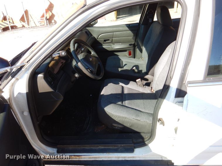 image for item KF9587 2004 Ford Crown Victoria Police Interceptor