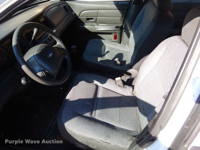 image for item KF9587 2004 Ford Crown Victoria Police Interceptor