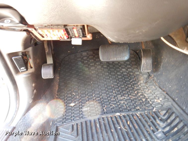 image for item KF9587 2004 Ford Crown Victoria Police Interceptor