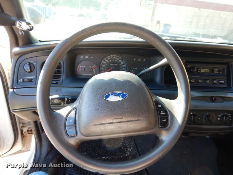 image for item KF9587 2004 Ford Crown Victoria Police Interceptor