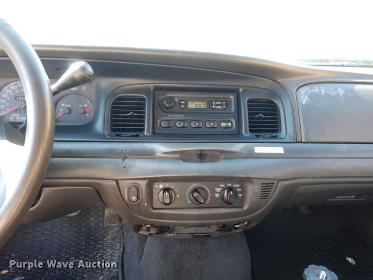 image for item KF9587 2004 Ford Crown Victoria Police Interceptor