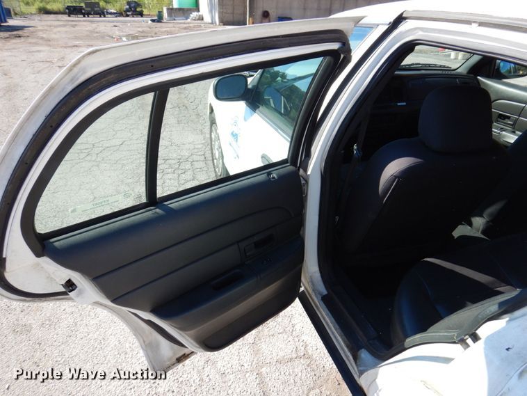 image for item KF9587 2004 Ford Crown Victoria Police Interceptor