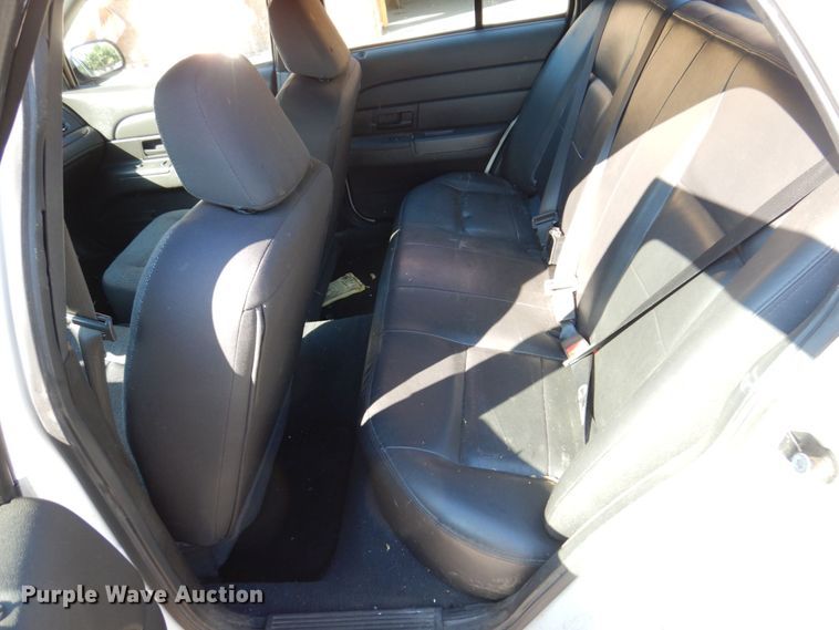 image for item KF9587 2004 Ford Crown Victoria Police Interceptor