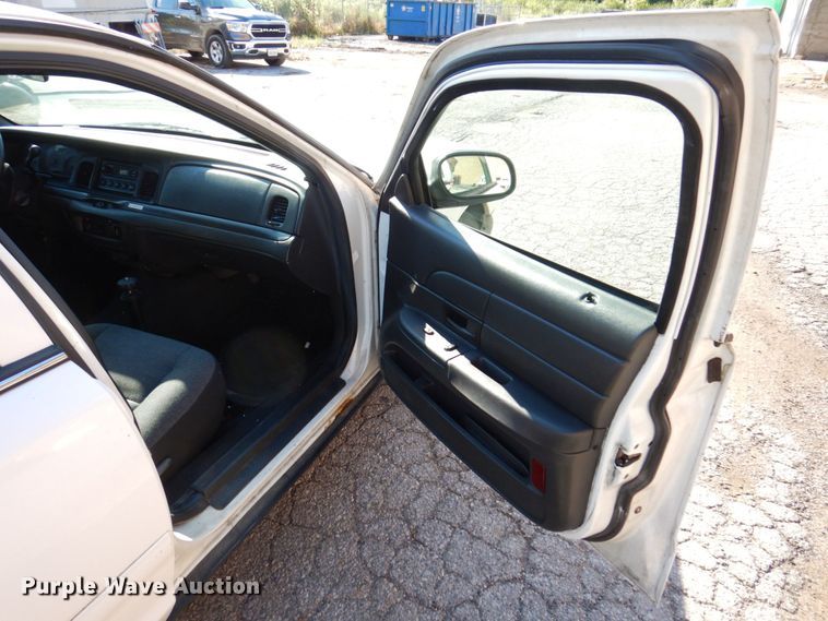 image for item KF9587 2004 Ford Crown Victoria Police Interceptor