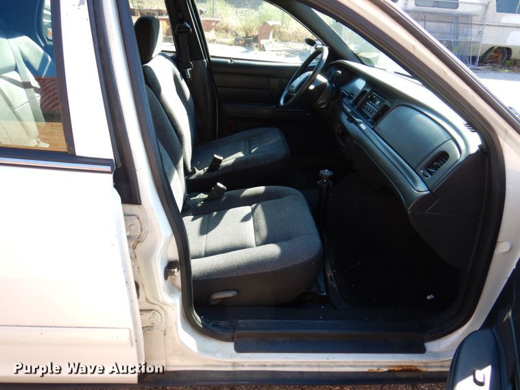 image for item KF9587 2004 Ford Crown Victoria Police Interceptor