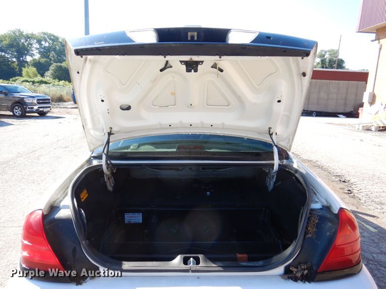 image for item KF9587 2004 Ford Crown Victoria Police Interceptor