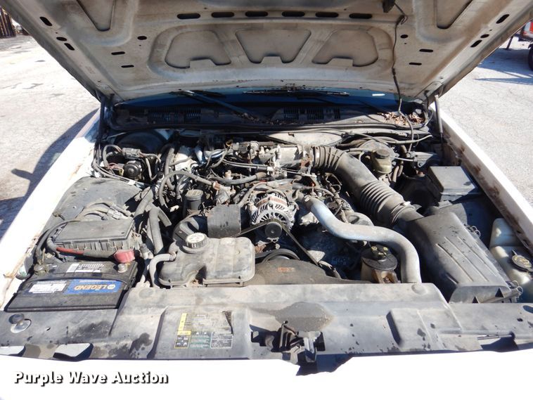 image for item KF9587 2004 Ford Crown Victoria Police Interceptor