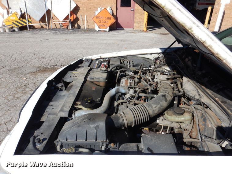 image for item KF9587 2004 Ford Crown Victoria Police Interceptor