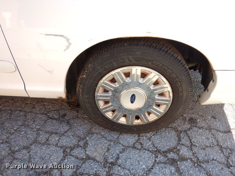 image for item KF9587 2004 Ford Crown Victoria Police Interceptor